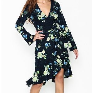 Lucy Paris Womens Dark Floral Wrap Dress